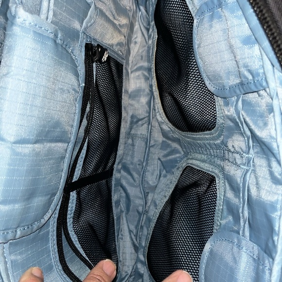 Crumpler Dr Henkel 13” messenger bag - Picture 6 of 12